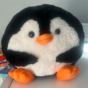 Fiesta round 13” Penguin 🐧 plush excellent condition